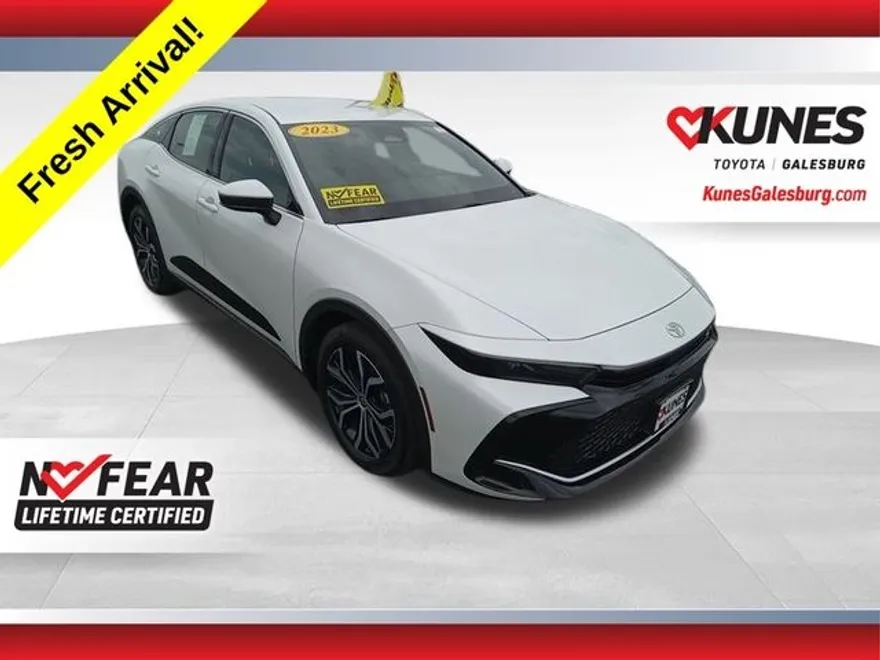 2023 Toyota Crown XLE photo 1