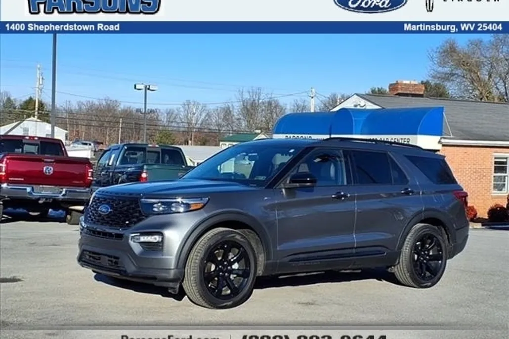 2024 Ford Explorer ST-Line photo 1