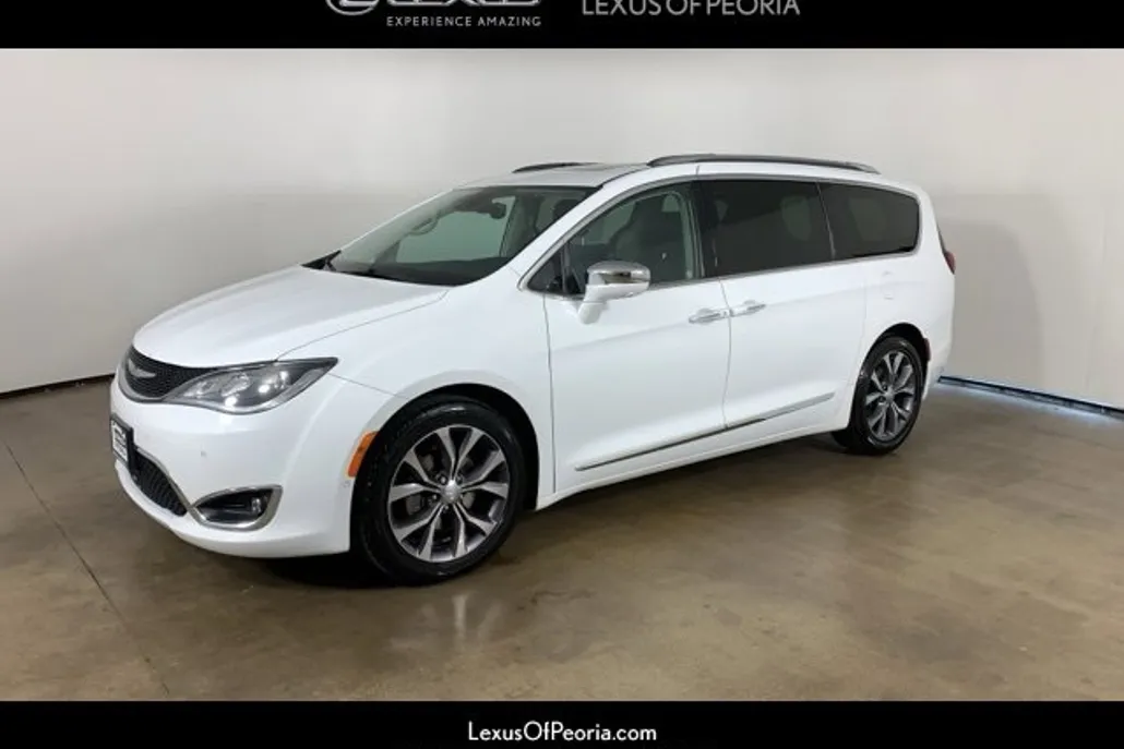 2017 Chrysler Pacifica Limited photo 1