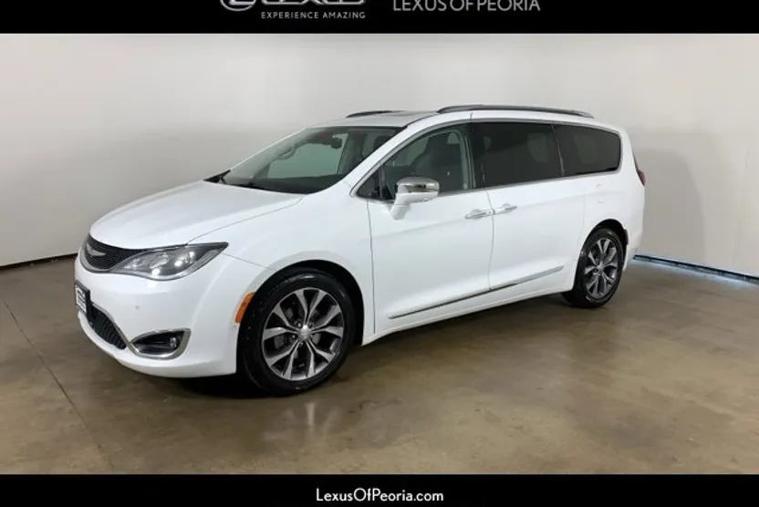 2017 Chrysler Pacifica Limited photo 1