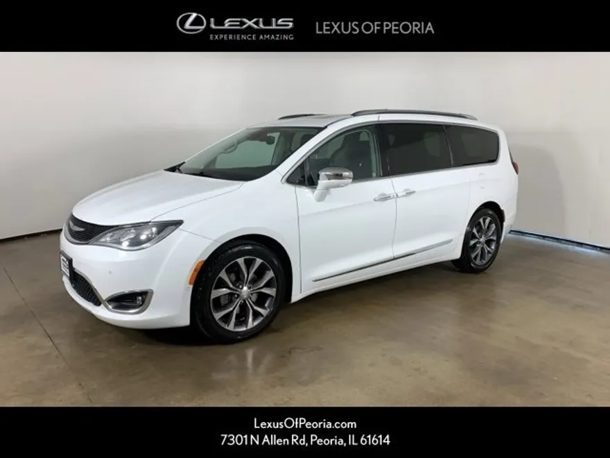 2017 Chrysler Pacifica Limited photo 1