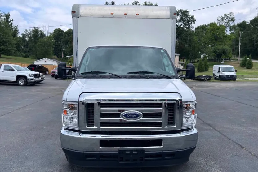 2023 Ford E-450 photo 1