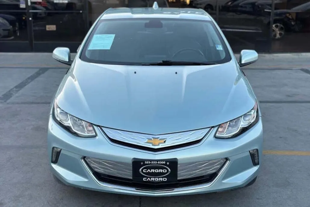 2018 Chevrolet Volt LT photo 1
