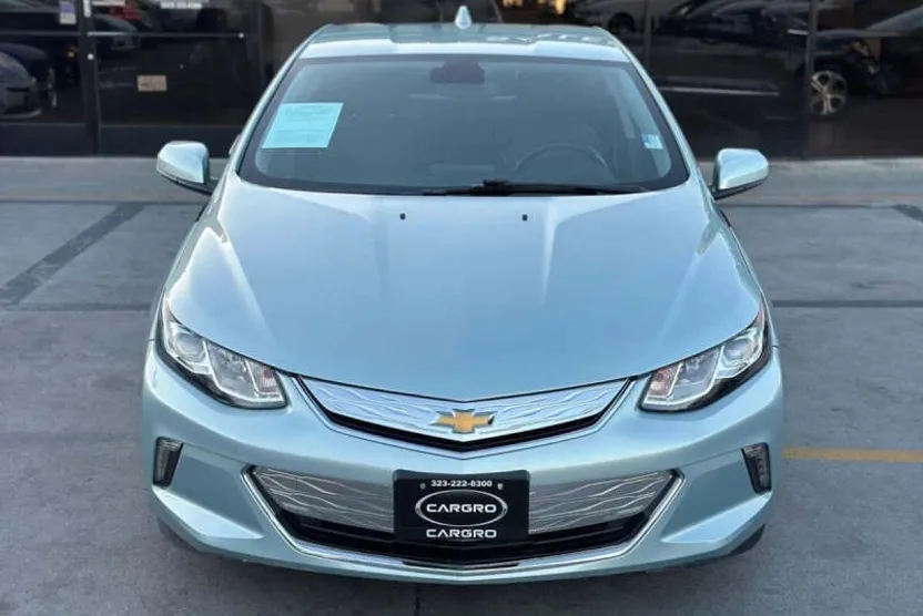2018 Chevrolet Volt LT photo 1