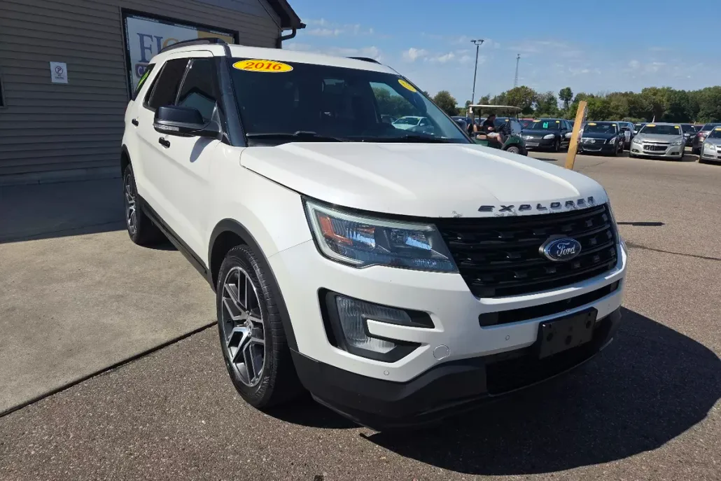 2016 Ford Explorer Sport photo 1