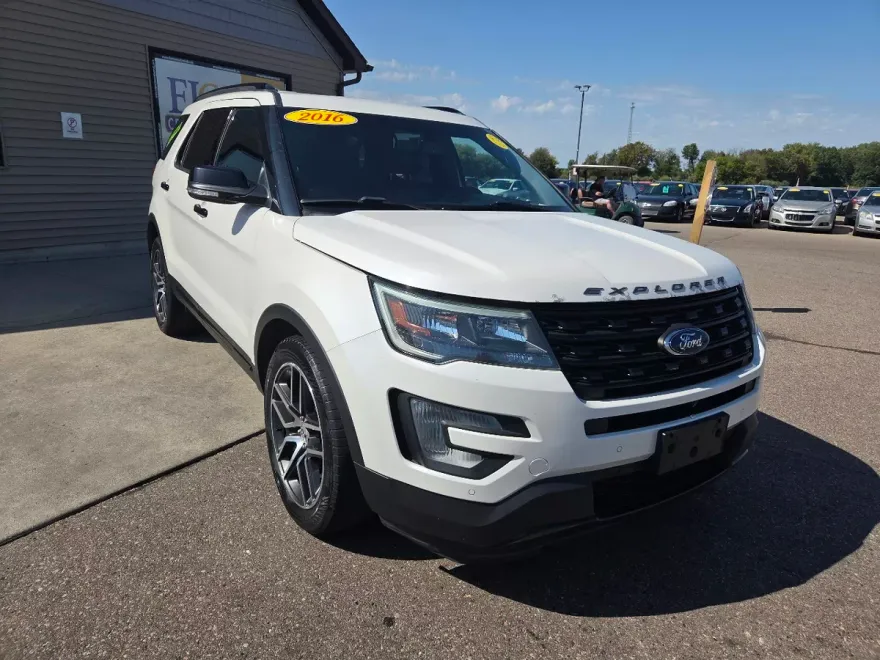 2016 Ford Explorer Sport photo 1