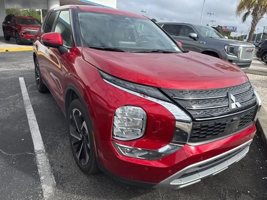 2024 Mitsubishi Outlander SE photo 1