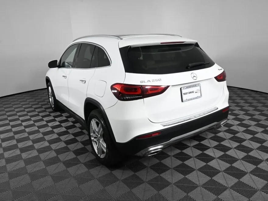 2021 Mercedes Benz GLA 250 4MATIC photo 1