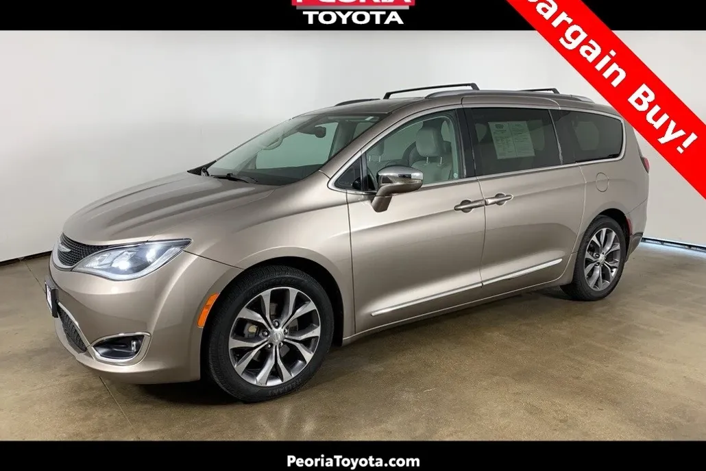 2017 Chrysler Pacifica Limited photo 1