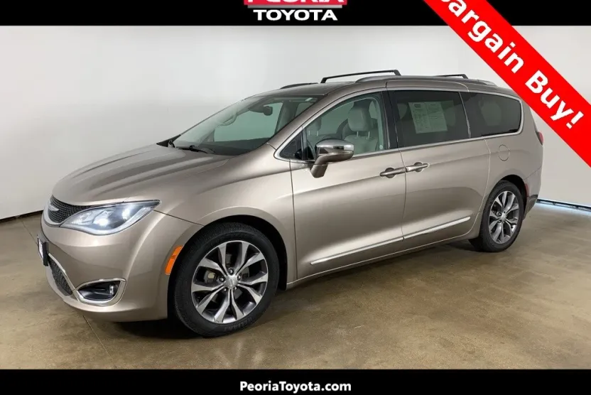 2017 Chrysler Pacifica Limited photo 1