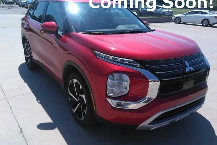 2024 Mitsubishi Outlander SE photo 1