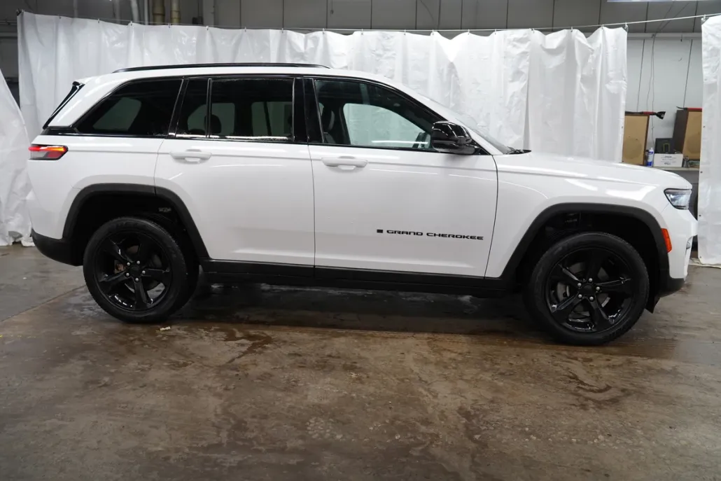 2023 Jeep Grand Cherokee Altitude photo 1