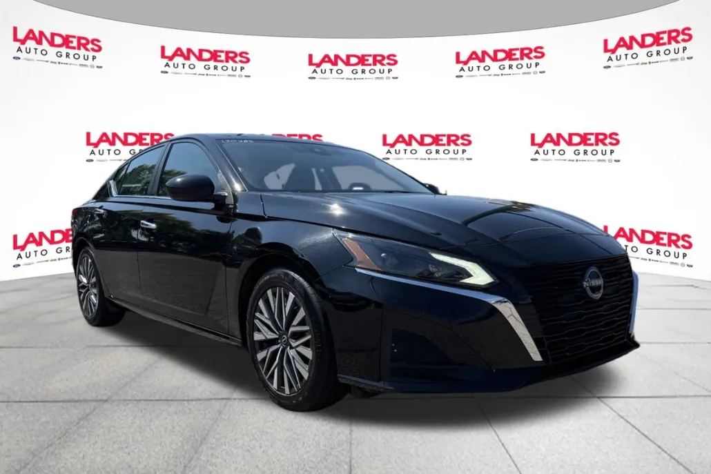 2023 Nissan Altima 2.5 SV photo 1