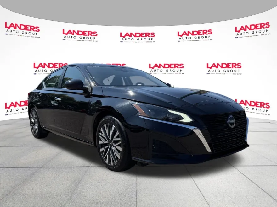 2023 Nissan Altima 2.5 SV photo 1