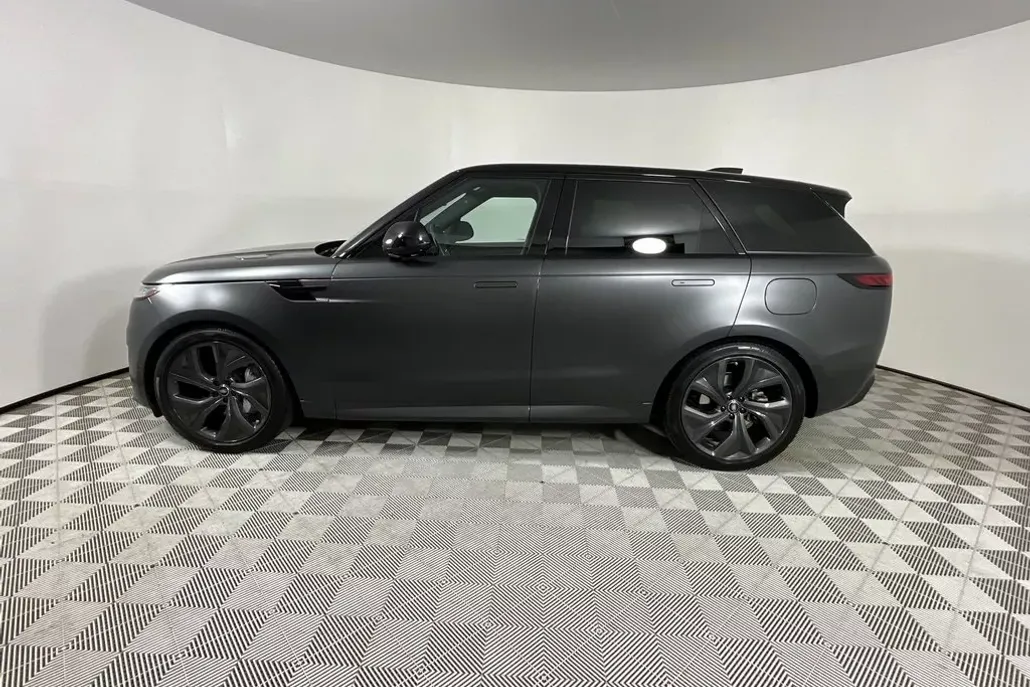 2025 Land Rover Range Rover Sport P460e Dynamic SE photo 1