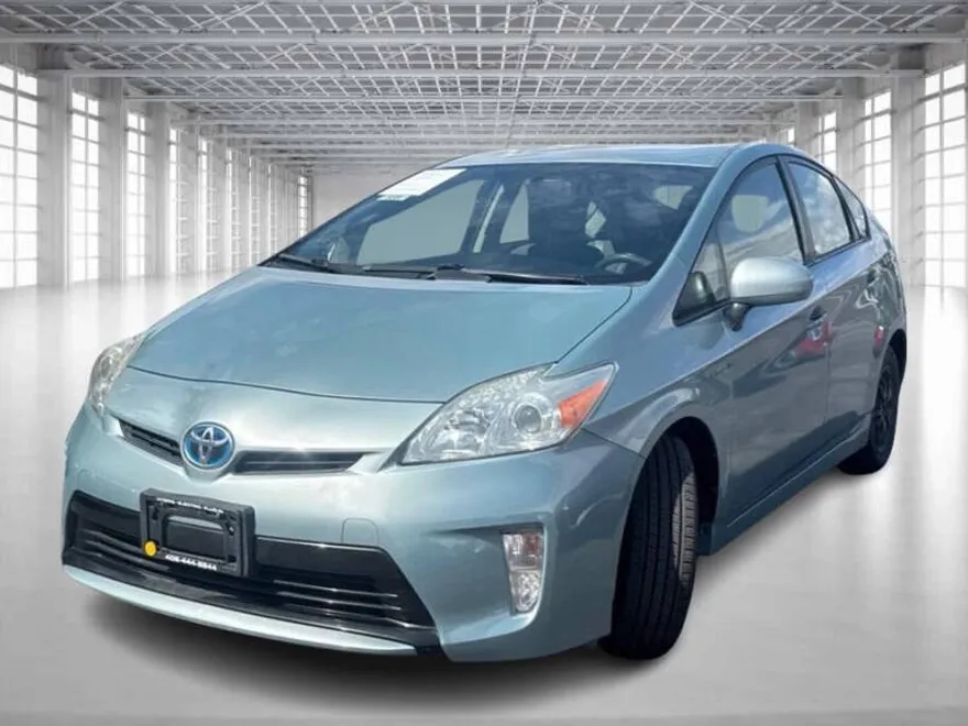 2013 Toyota Prius photo 1