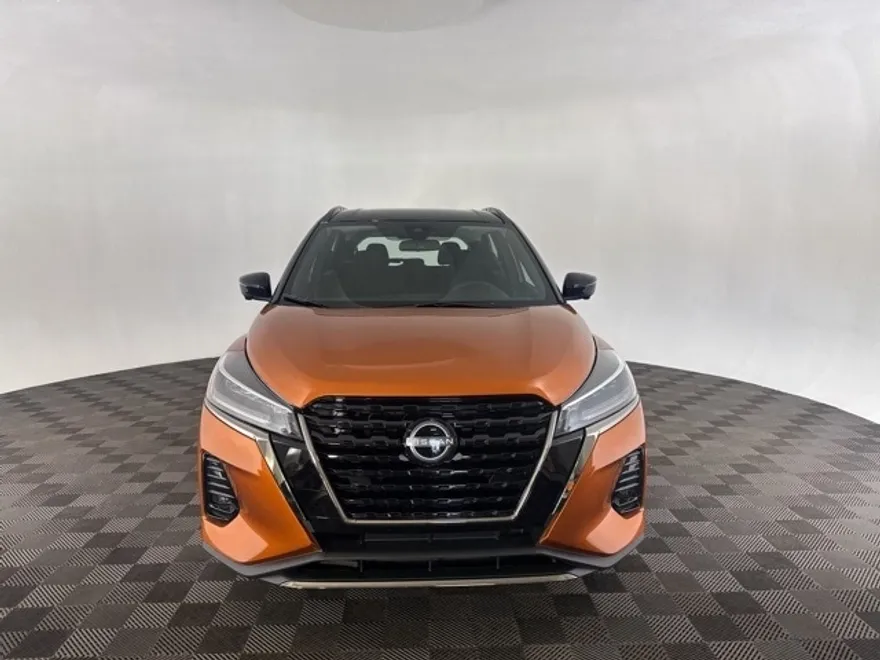2024 Nissan Kicks SR photo 1