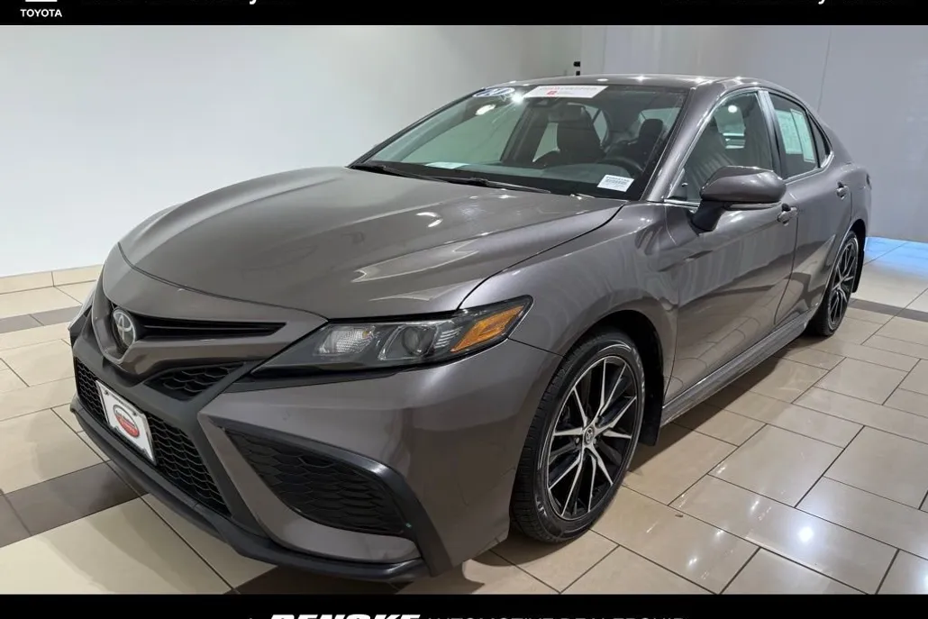2024 Toyota Camry SE photo 1