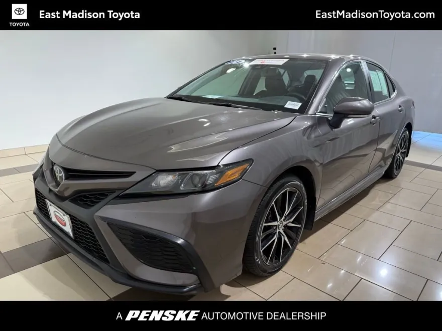2024 Toyota Camry SE photo 1