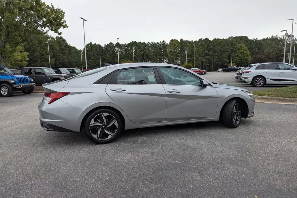 2021 Hyundai Elantra SEL photo 1