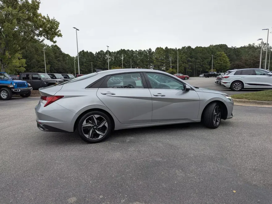 2021 Hyundai Elantra SEL photo 1