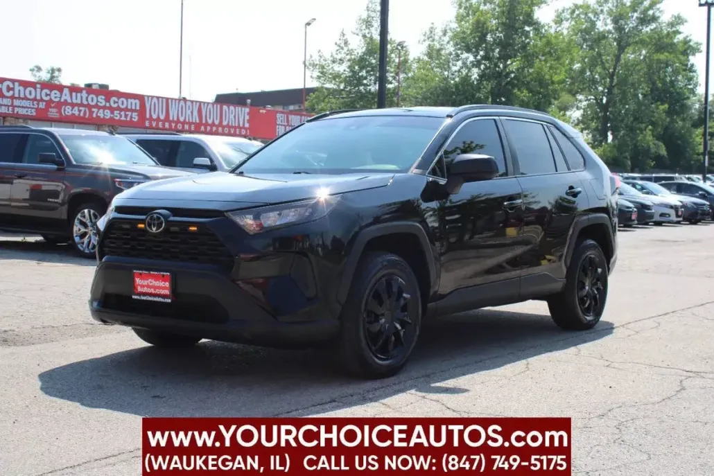 2021 Toyota RAV4 LE photo 1
