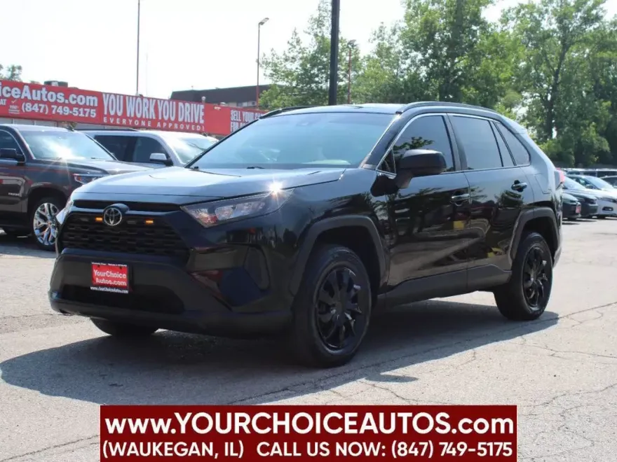 2021 Toyota RAV4 LE photo 1