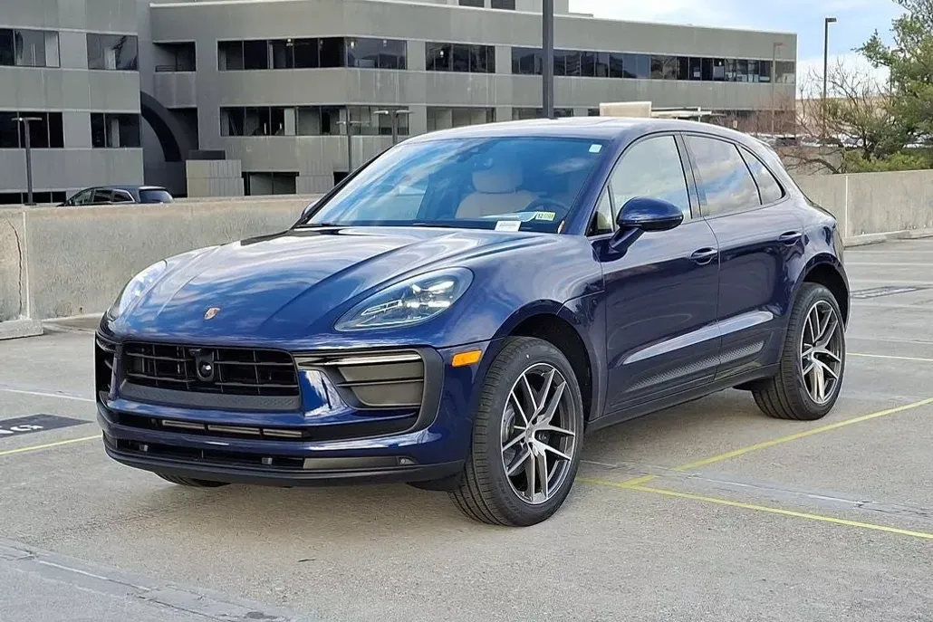 2025 Porsche Macan Base photo 1