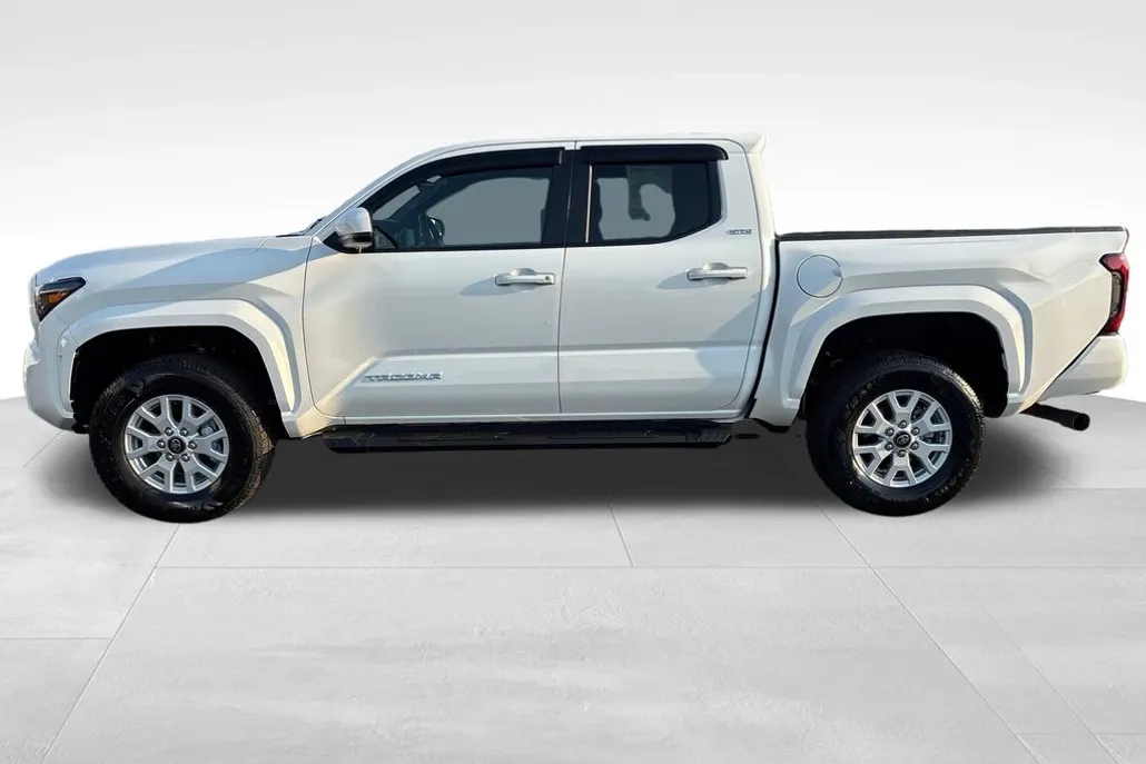 2024 Toyota Tacoma SR5 photo 1