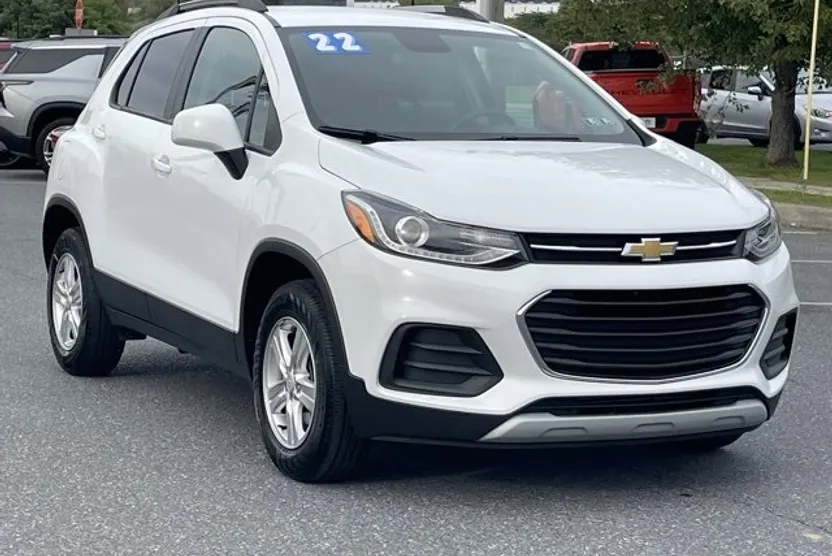 2022 Chevrolet Trax LT photo 1