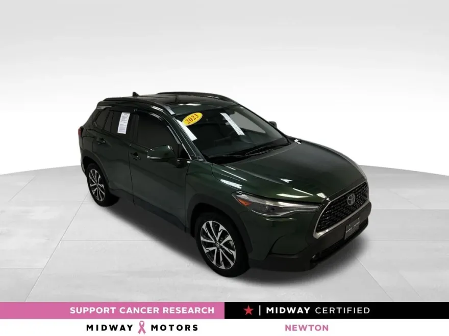 2023 Toyota Corolla Cross XLE photo 1