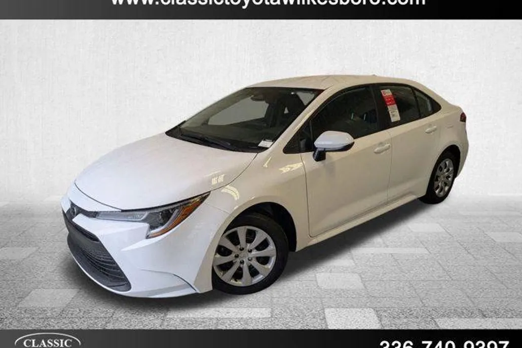 2025 Toyota Corolla LE photo 1