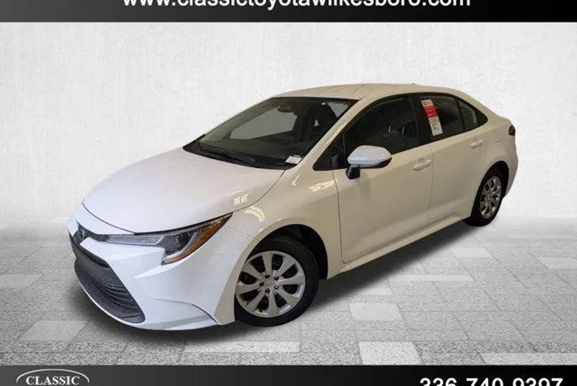 2025 Toyota Corolla LE photo 1