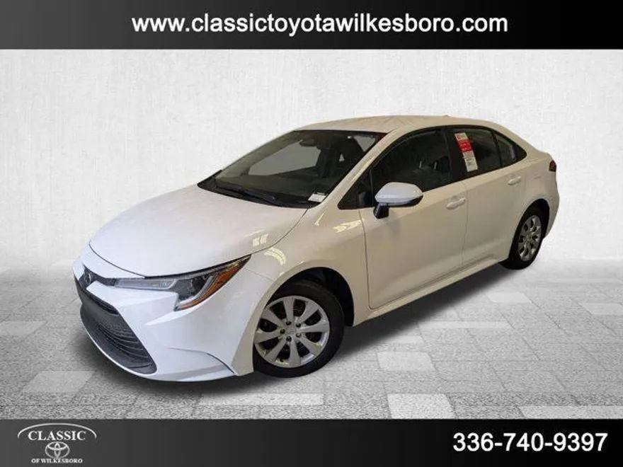 2025 Toyota Corolla LE photo 1