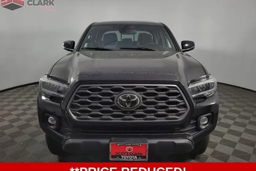 2021 Toyota Tacoma TRD Off-Road V6 photo 1