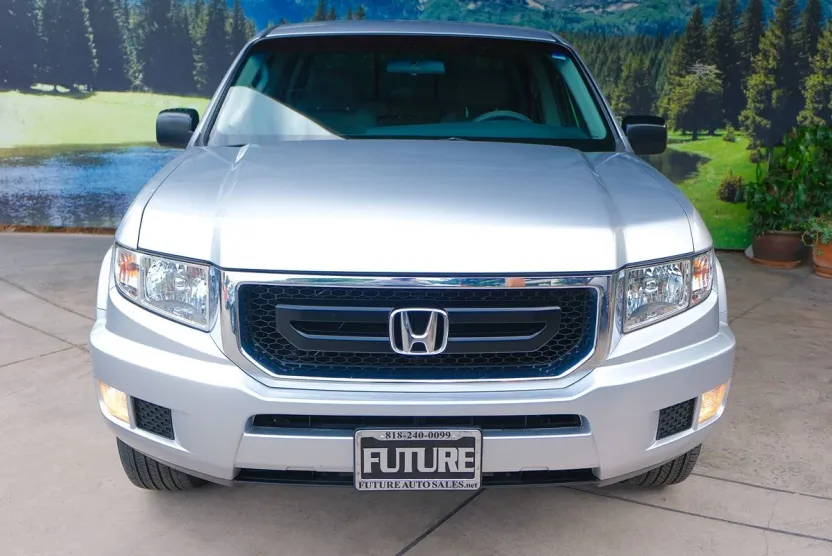 2010 Honda Ridgeline RT photo 1