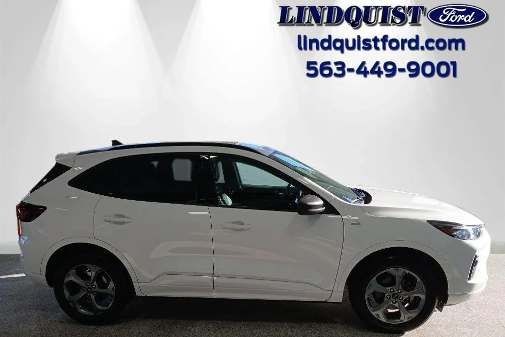 2023 Ford Escape ST-Line photo 1