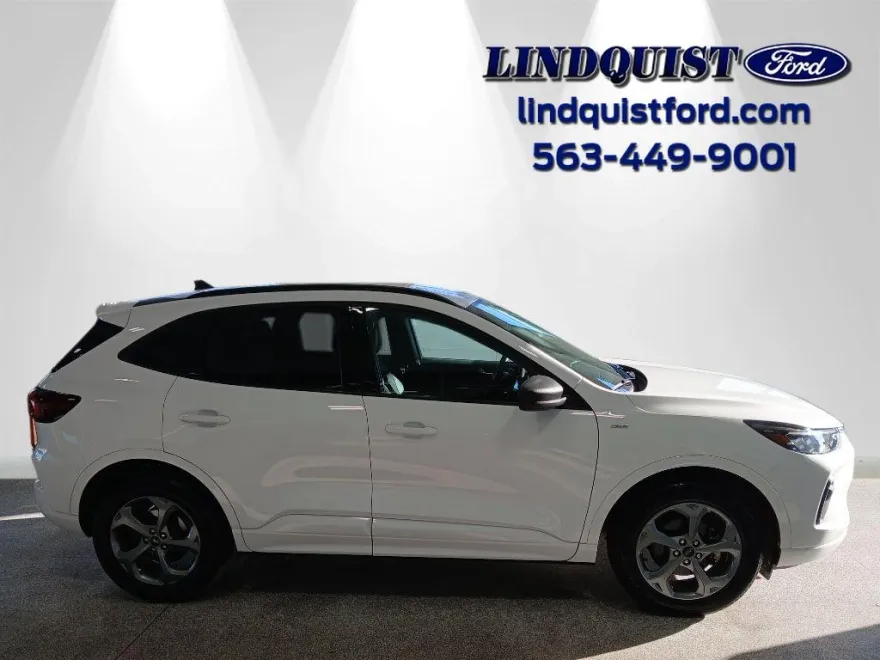 2023 Ford Escape ST-Line photo 1