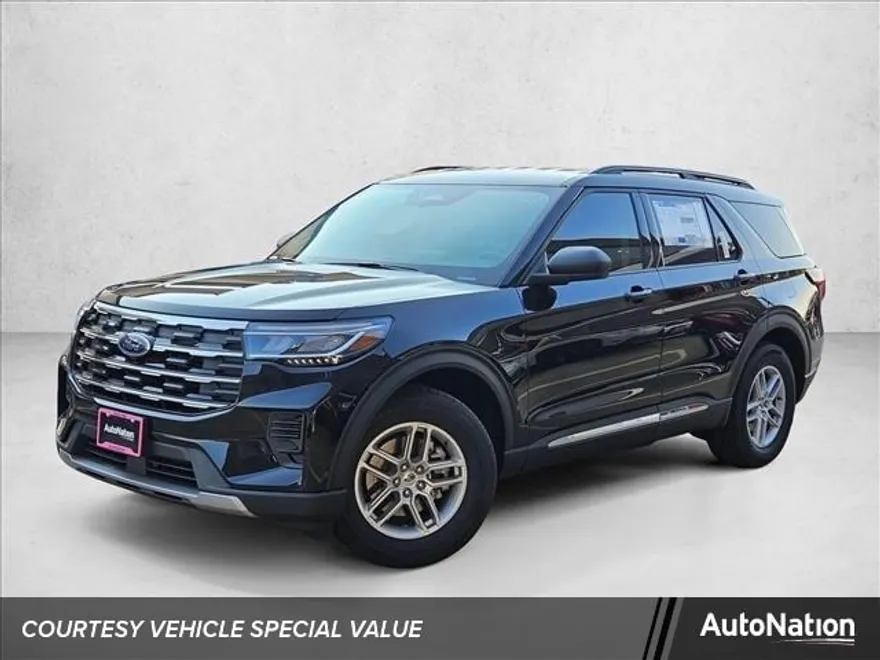 2025 Ford Explorer photo 1