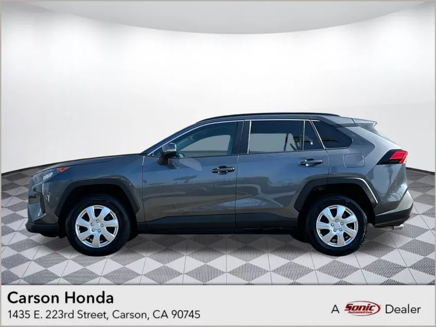 2021 Toyota RAV4 LE photo 1