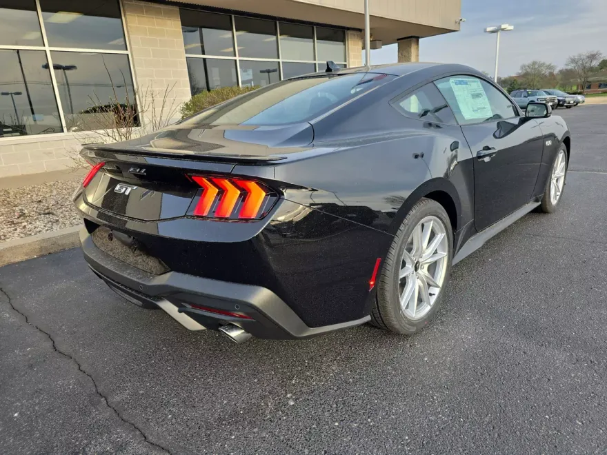2025 Ford Mustang GT Premium photo 1