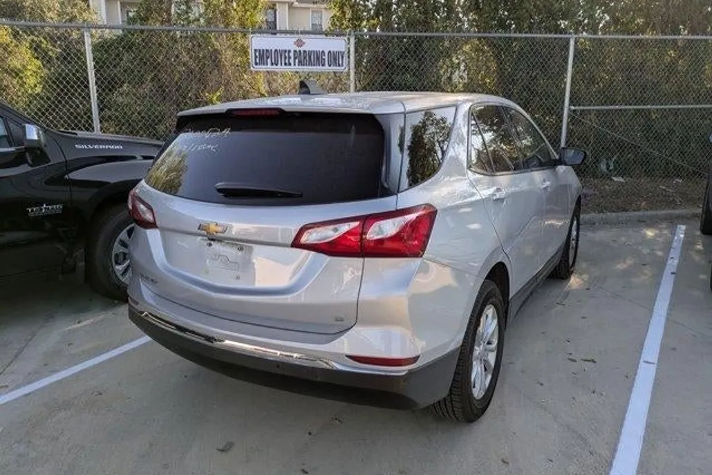 2020 Chevrolet Equinox LT photo 1