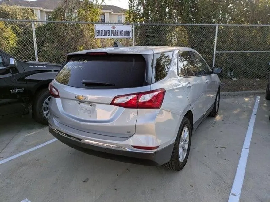 2020 Chevrolet Equinox LT photo 1