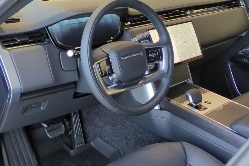 2025 Land Rover Range Rover SE photo 1