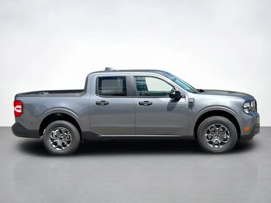 2025 Ford Maverick XLT photo 1