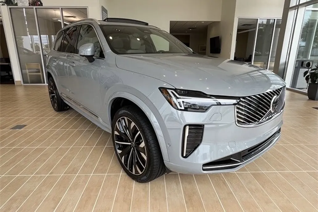 2025 Volvo XC90 Plus photo 1