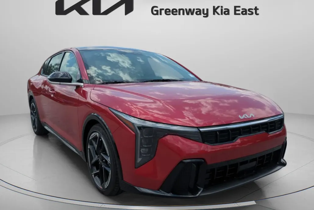 2025 Kia K4 GT-Line photo 1