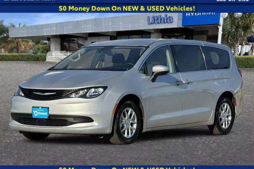 2023 Chrysler Voyager LX photo 1