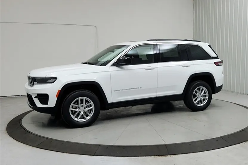 2025 Jeep Grand Cherokee Laredo X photo 1