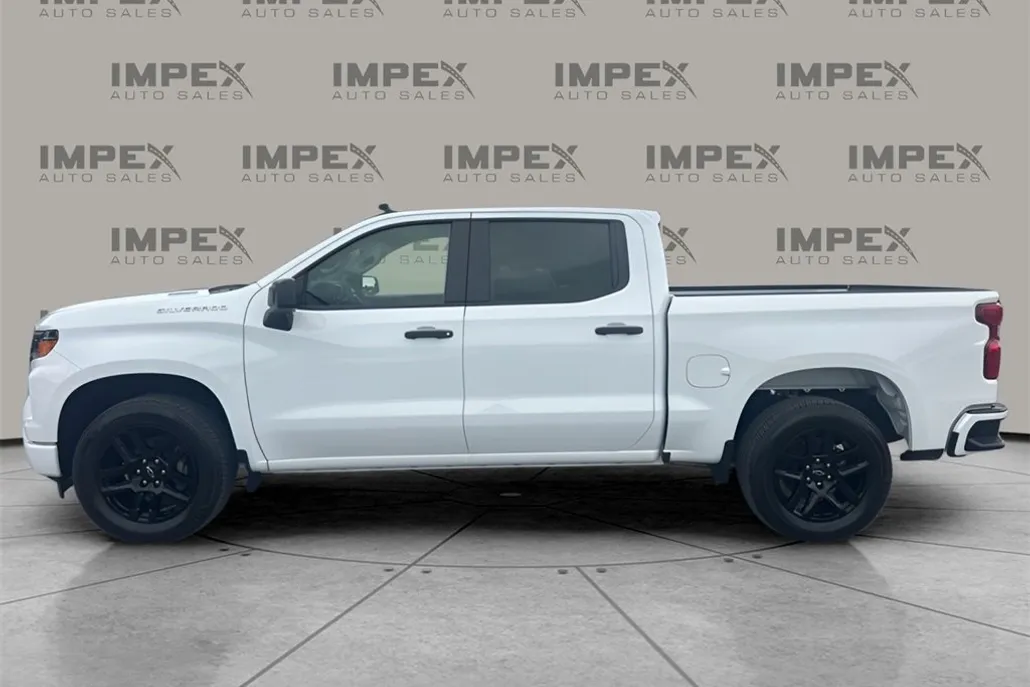 2025 Chevrolet Silverado 1500 Custom photo 1